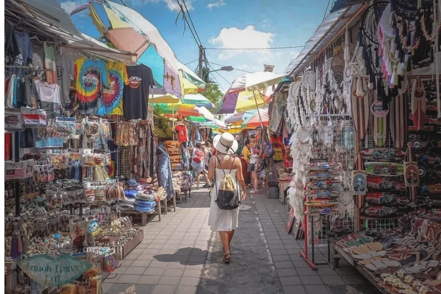 Browse the Ubud Art Market