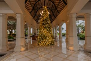 Jumeirah Bali Welcomes the Festive Season with a Heartwarming Christmas Tree Lighting and the Opening of the Kamasan Painting Exhibition
