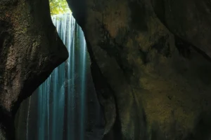 Tukad Cepung Waterfall Visiting Guide: Entrance Fee, Access, and What to Bring (2026)